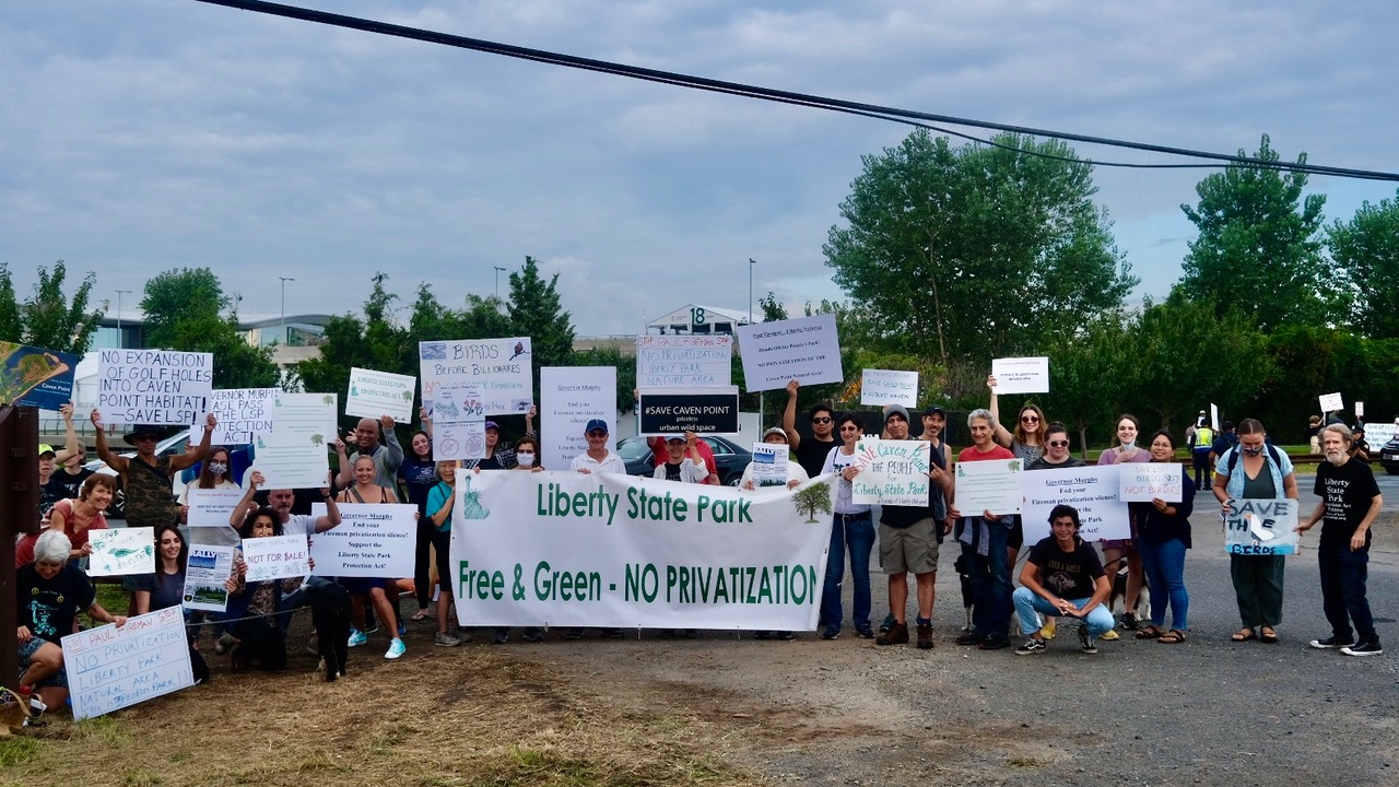 Protesters Confront Liberty National Golf Club’s Fireman